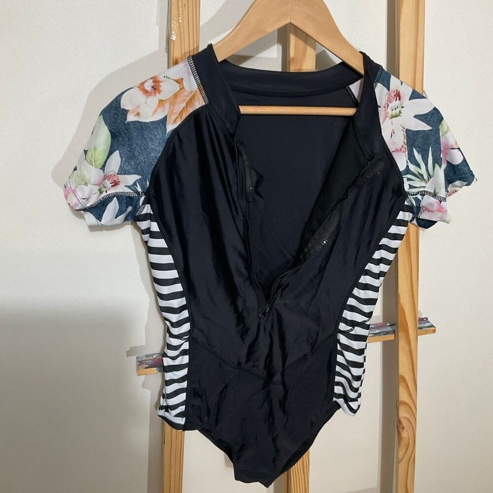 One piece swimsuit women’s size XL, floral, black and white stripes zip closure - Picture 3 of 8